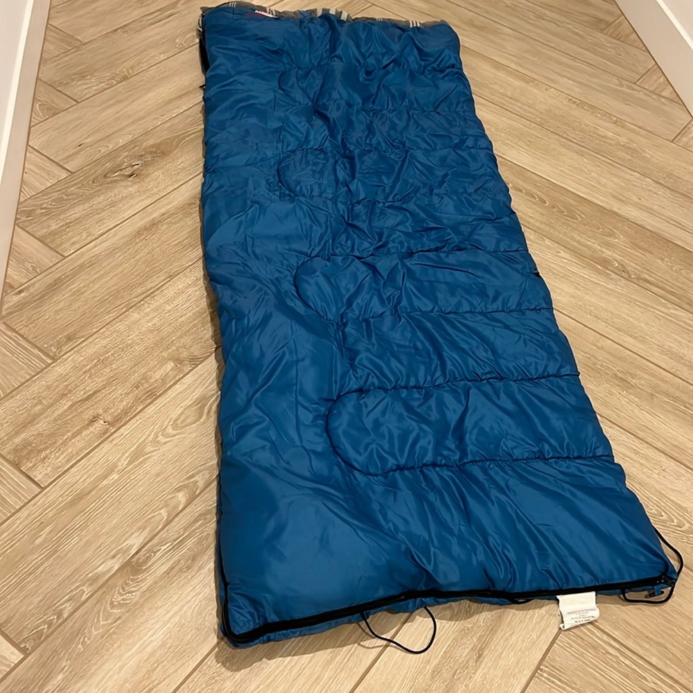 Coleman Alpine 40 Degrees F Sleeping Bag | Blue Exterior, Gray & Blue Lining - Picture 2 of 7